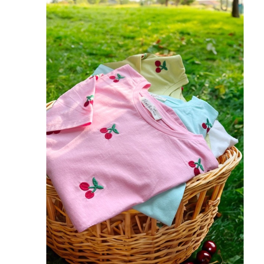 New Vine & Love Cherry Embroidered Print Pink Top Sz Small NWT 🍒🍒🍒 - Picture 2 of 3